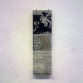 Klebestreifen auf Holz